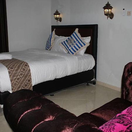 Renaya Griya Hotel Salakan Buitenkant foto