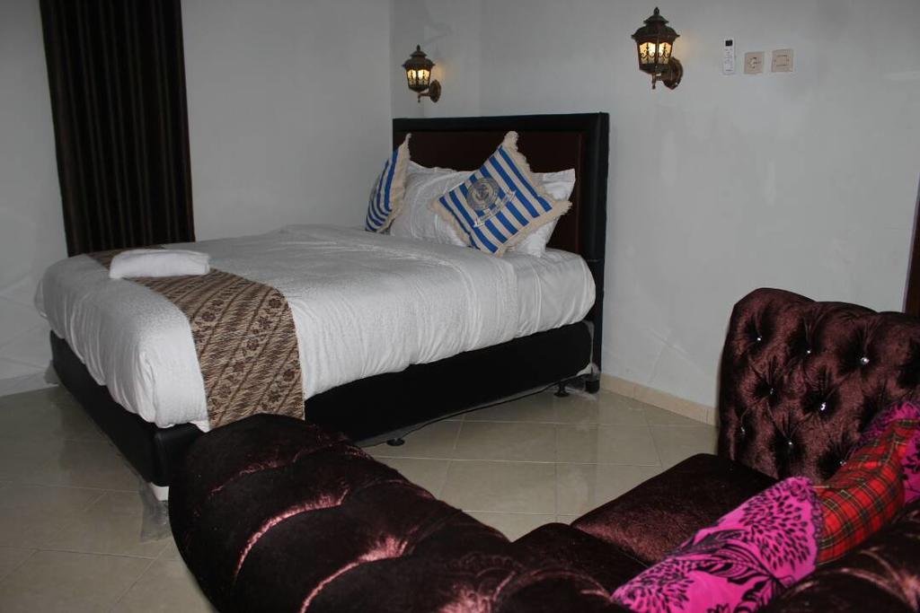 Renaya Griya Hotel Salakan Buitenkant foto